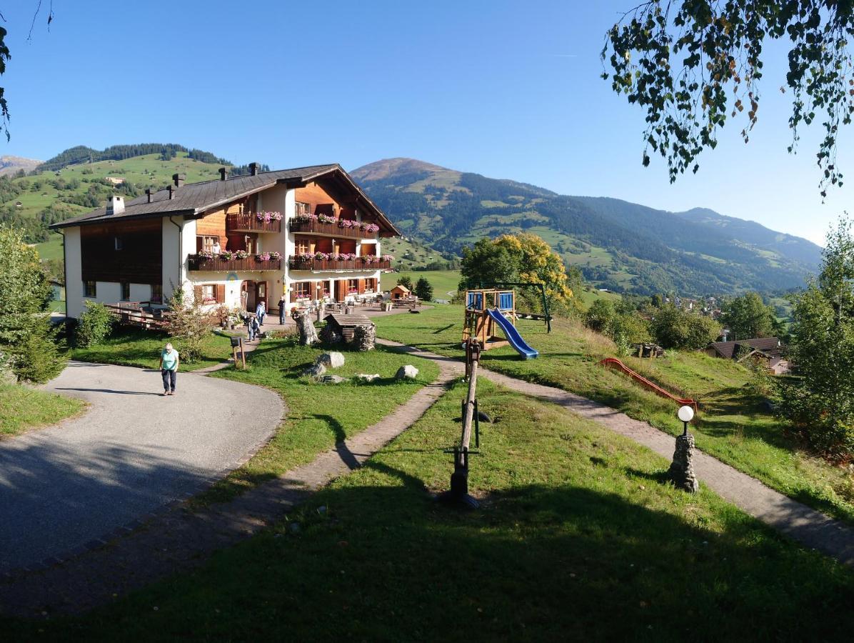 Familien Und Wanderhotel Clarezia Бріґельс Екстер'єр фото